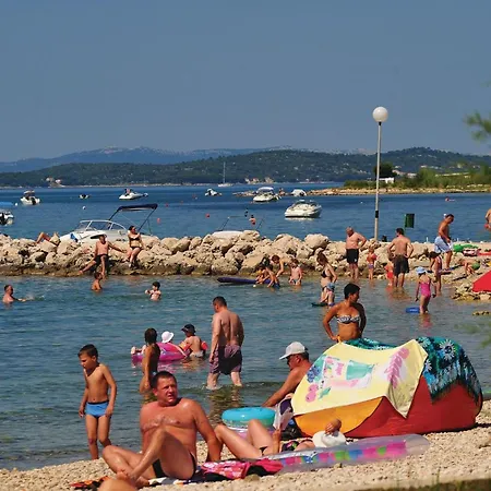 Дом отдыха Lovely In With House Sea View Debeljak